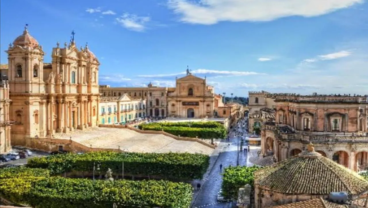 La Casa Dei Limoni Con Piscina Noto Apartment Italy
