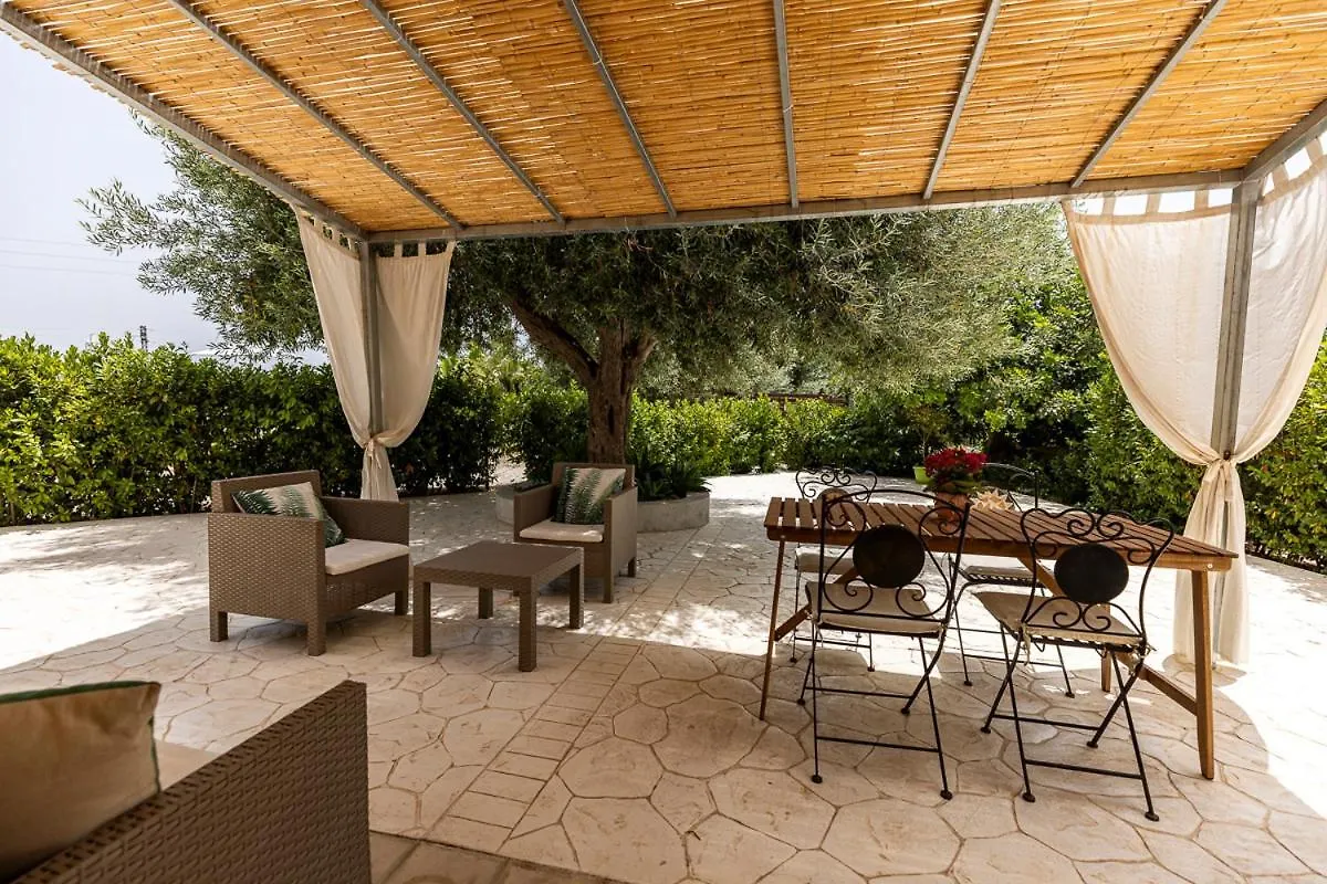 La Casa Dei Limoni Con Piscina Noto Apartment 0*,