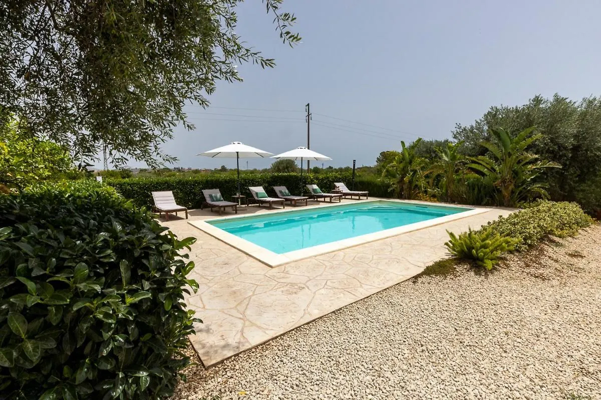 La Casa Dei Limoni Con Piscina Noto Apartment