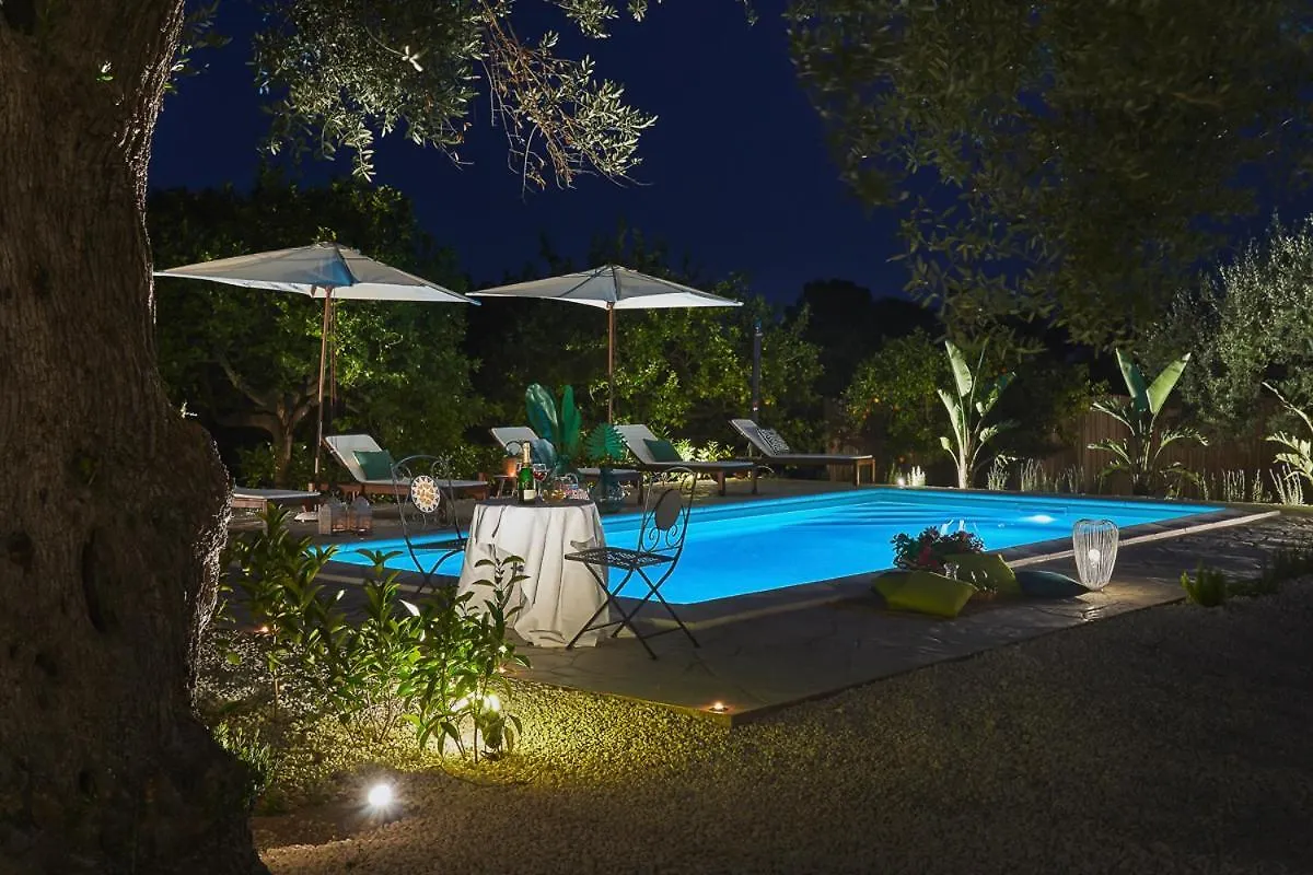 La Casa Dei Limoni Con Piscina Noto Apartment