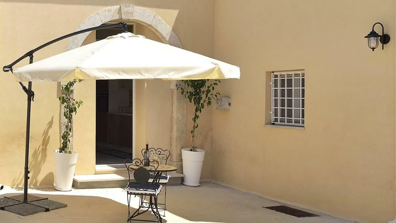 La Casa Dei Limoni Con Piscina Noto Apartment