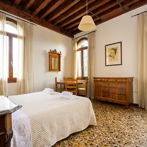 San Trovaso Apartment Venice