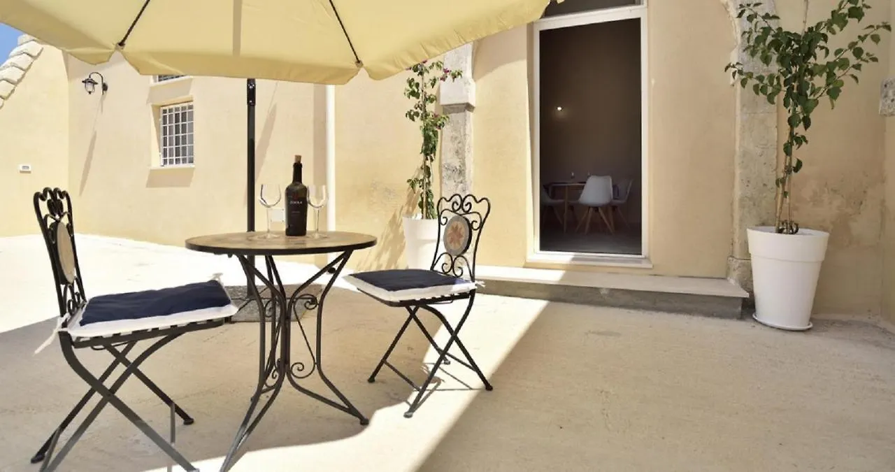 La Casa Dei Limoni Con Piscina Noto Appartement Italië