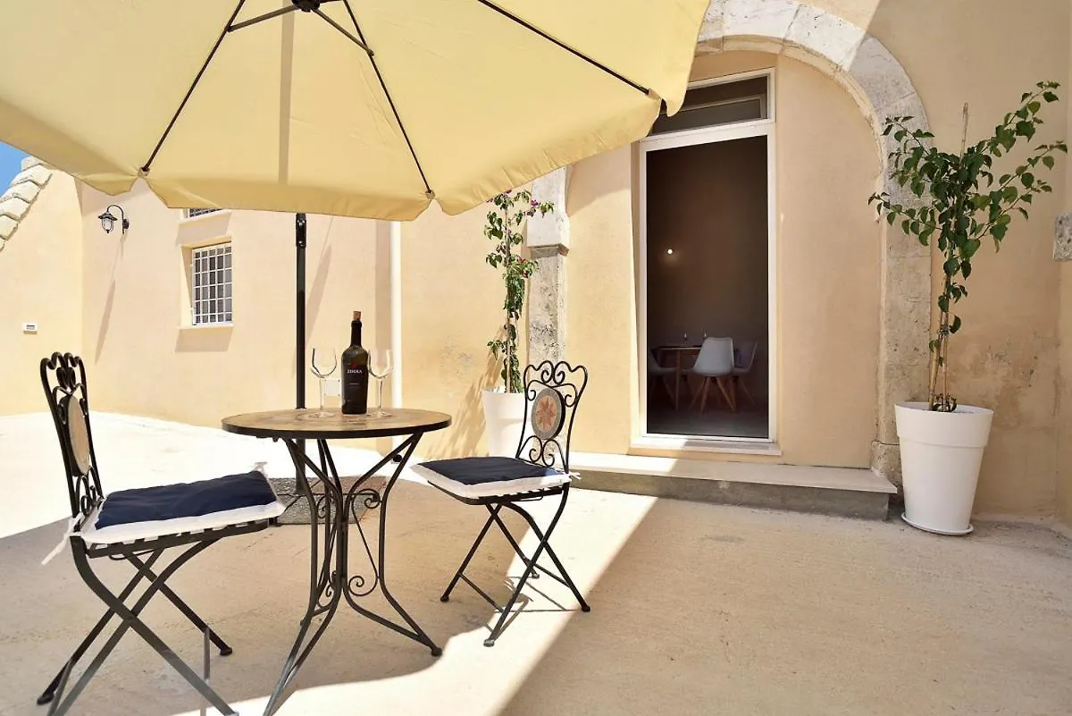 La Casa Dei Limoni Con Piscina Noto Appartement