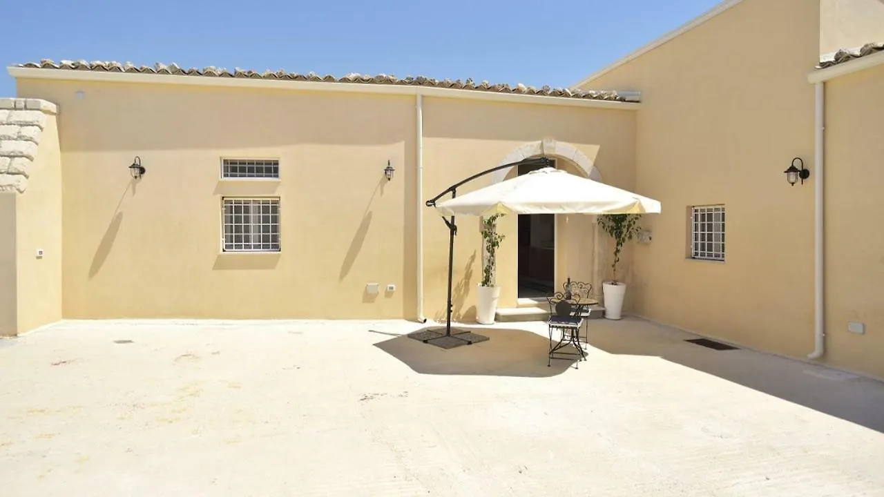 La Casa Dei Limoni Con Piscina Noto Appartement